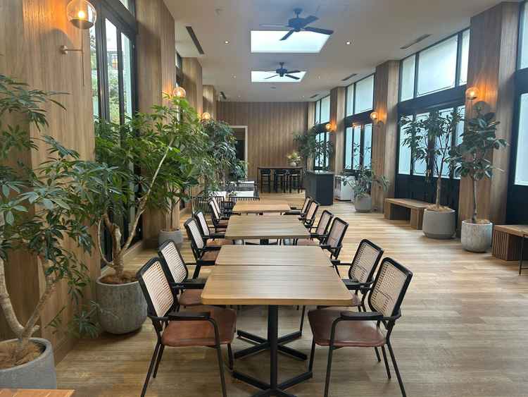 カフェエリア　待合室