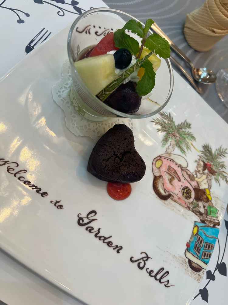 最後のデザートの時に私の分が運ばれてきて素敵だなと思っていたら5枚目の画像に続きました。