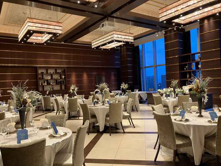 披露宴会場。落ち着いた色合いの会場でした。眺めが良かったです。