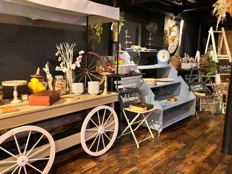 デザートビッフェ会場。焼きたてのクレープやバームクーヘンもできることを聞き、とても驚きました。