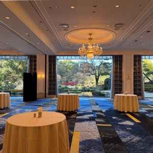 披露宴会場は庭園が見える会場が三つ