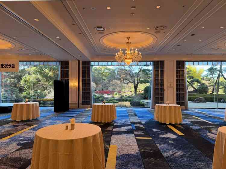 披露宴会場は庭園が見える会場が三つ