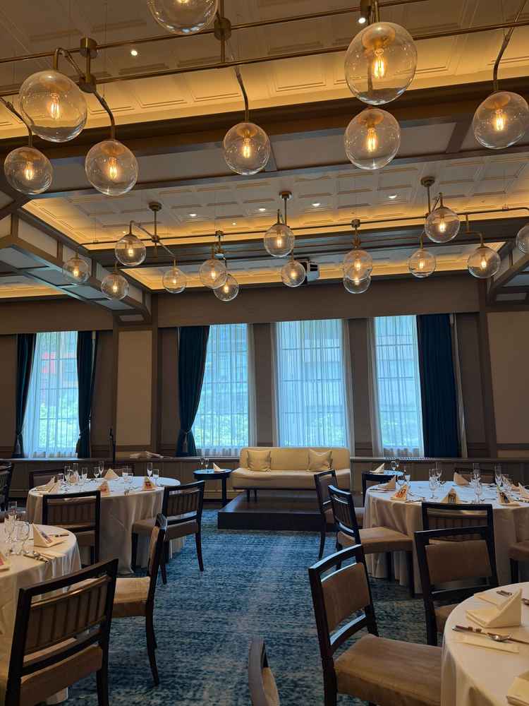 披露宴会場もすごく素敵でした。都市部に位置することもあり入り口からは想像できない広さです。