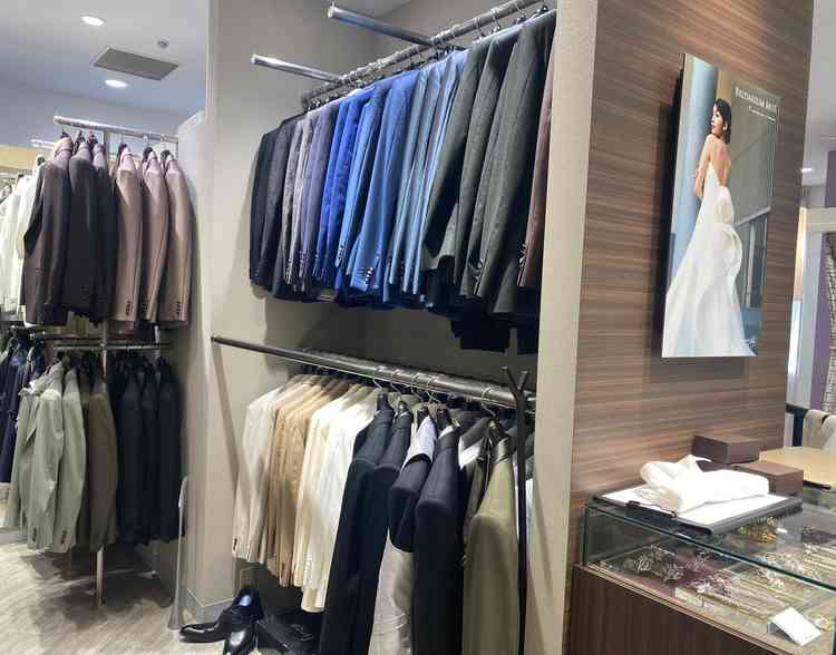 着替え回数の制限がなく、和洋ともに選択肢が豊富で自由度が高い衣裳室でした。