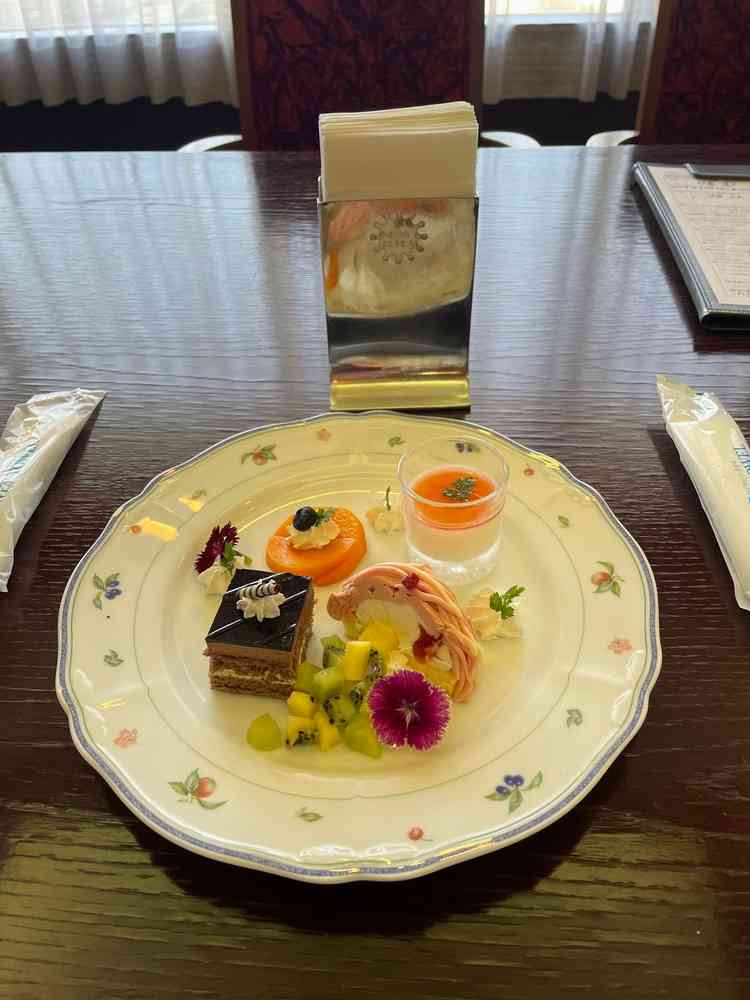 デザートの試食をさせてもらいました。