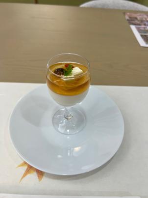 個人的にはこの季節の前菜が出汁のジュレと合わさりすごく気に入った。