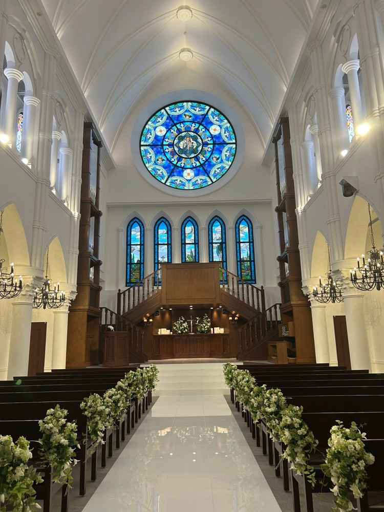 チャペルは天井が高く迫力がありました。