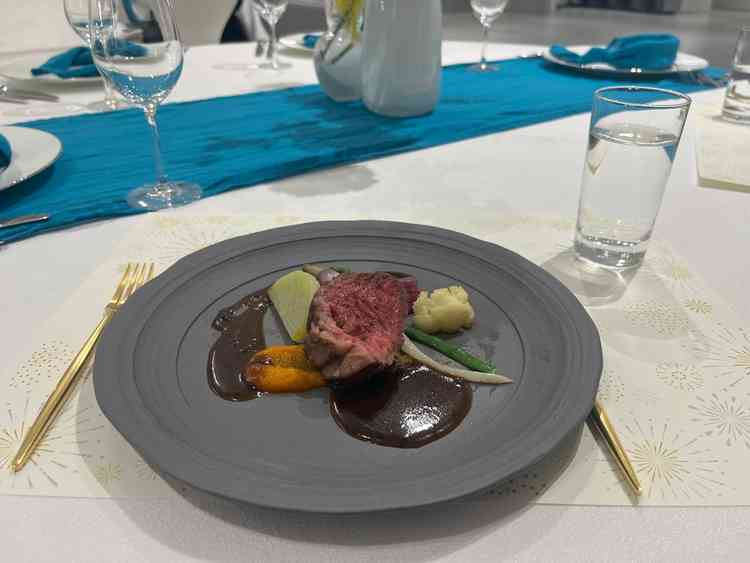 メイン料理の試食。レストランで食べるよりも美味しかったです