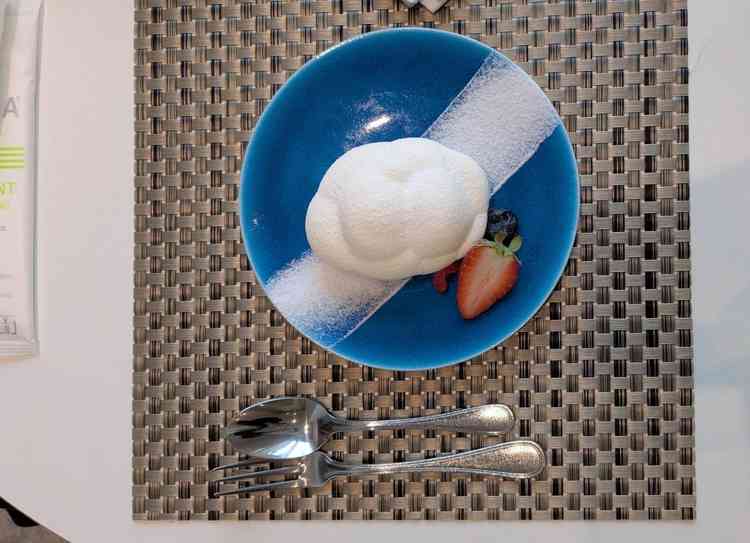 天空のチャペルをイメージしたオリジナルデザート