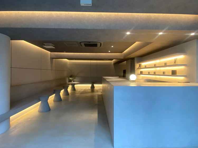 入り口のデザインがシンプルでお洒落でした。