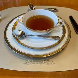 伝統のコンソメスープは普通のコンソメスープとは違いとても美味しかったです。