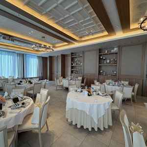 披露宴会場②。新郎新婦側から見た様子です。