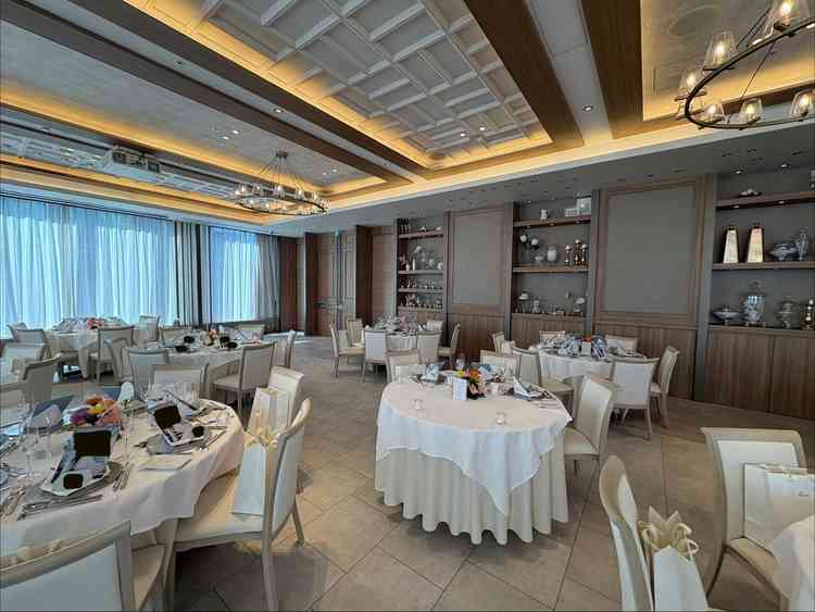 披露宴会場②。新郎新婦側から見た様子です。