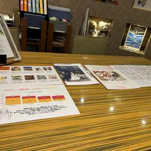 相場金額を記載している紙と、2年先までのカレンダー、コース料理一覧を置いてくれていたわかり易かった