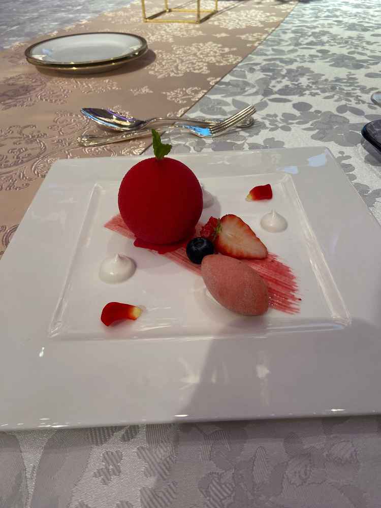 試食会のデザートメニュー、ベリーのムース