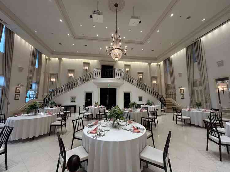 大阪ではここしかない2ヶ所からの階段とのことで、オリジナリティを感じたのいいなと思った