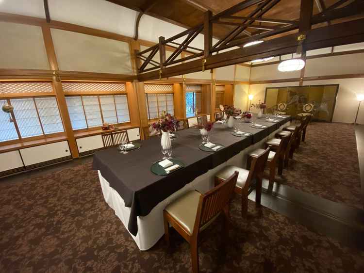 シックで雰囲気のある素敵な披露宴会場でした。