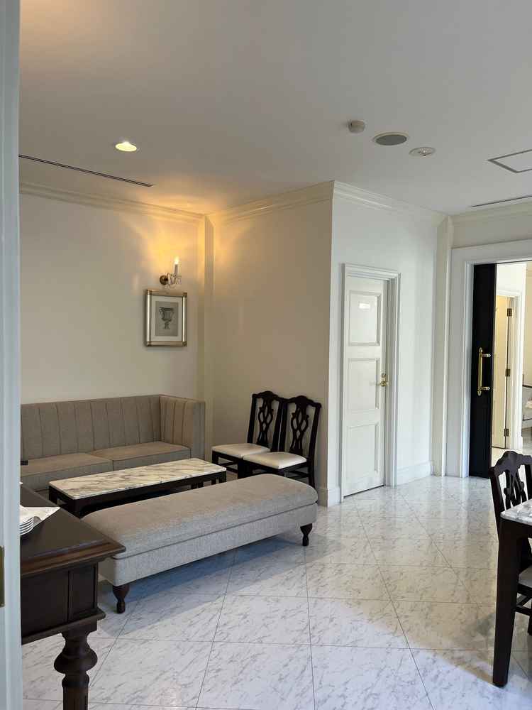 親族待合室の写真。1部屋が2つに仕切られていました。