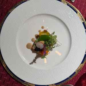 奥三河絹姫サーモンと帆立貝のタルタル”豊浜しのこ露”風味 庭園仕立て