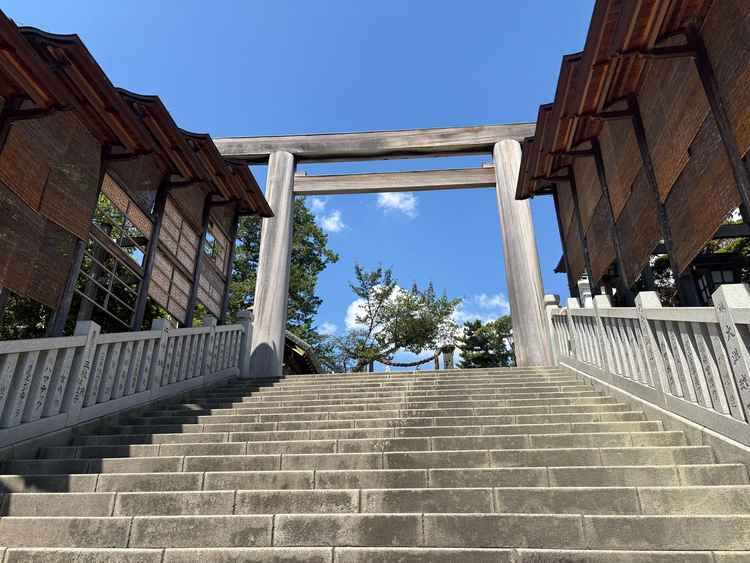 伊勢山皇大神宮の入口