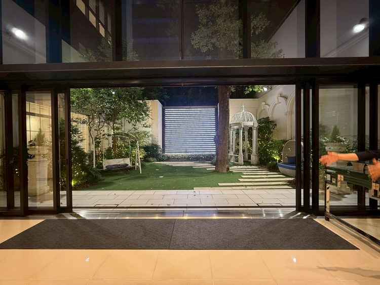 披露宴会場の横のテラス、雰囲気がとてもよいです。