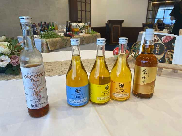 お茶にこだわっていて、色々なお茶があった。燻製のお茶と、和紅茶というのを飲ませて頂いた。