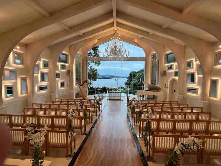 浜名湖が一望できるチャペル