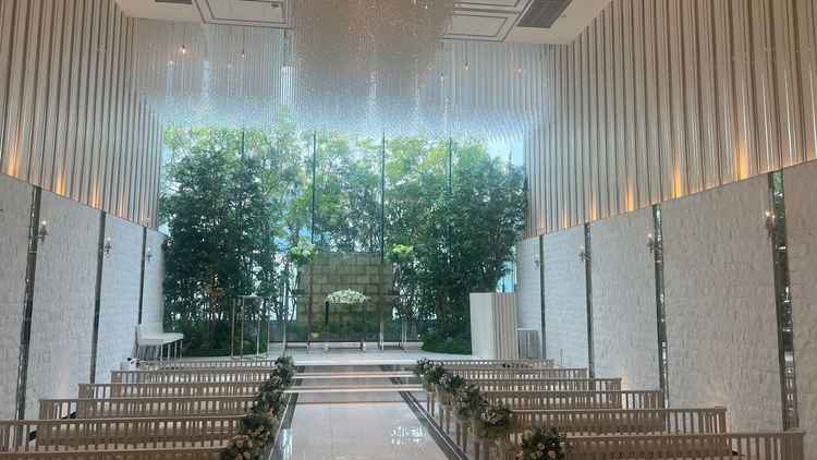 チャペル。天井も高く、緑を感じられました。