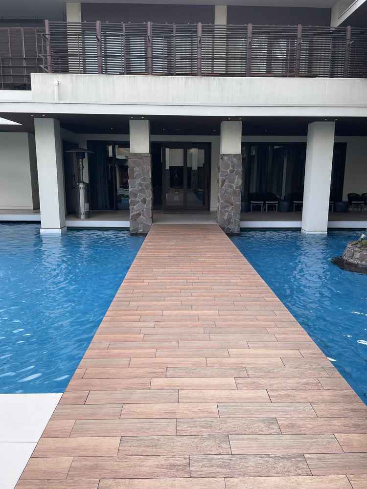 チャペルまでの道で写真通りの場所で集合写真など綺麗に撮れそうでした。