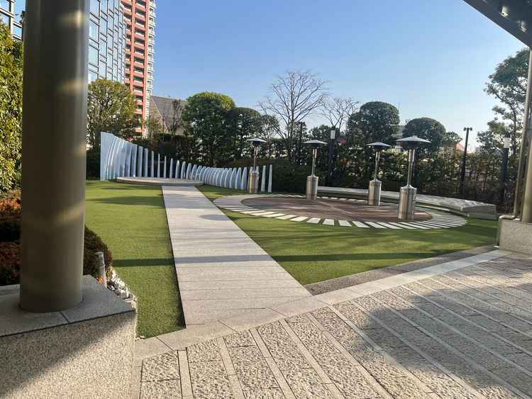 庭園はないが、テラスがとても好印象。