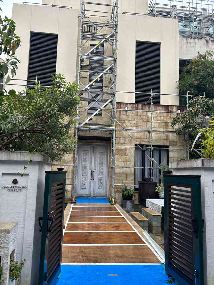 入り口の部分のみ見えました。リゾートのような雰囲気を感じられました