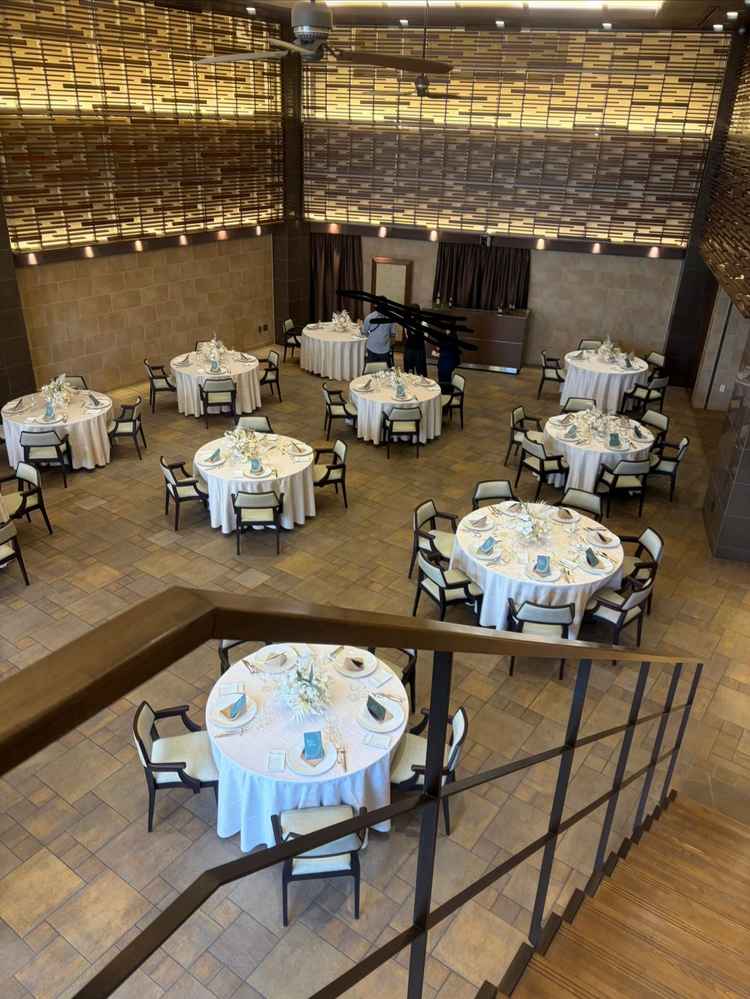 階段から登場できる披露宴会場