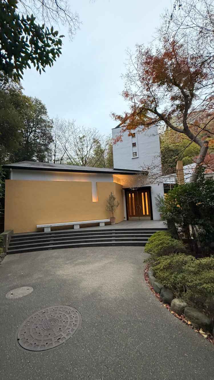 チャペルから出てすぐに集合写真が撮れます