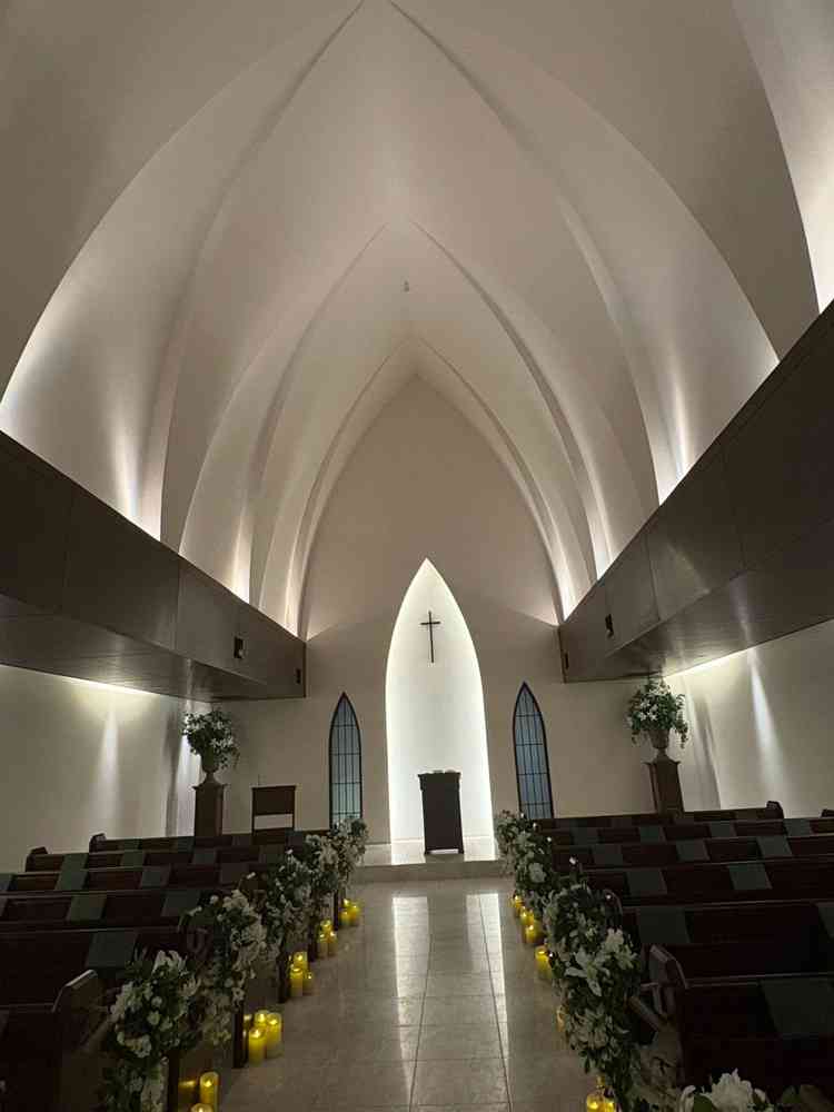 チャペル内部。