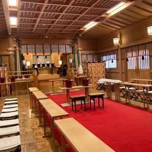 明治神宮の挙式をするところ。静粛な雰囲気でとても素敵だった。左右で奥行きや幅が違うらしい。