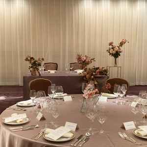 披露宴会場の雅。ゲスト席から高砂への眺め。