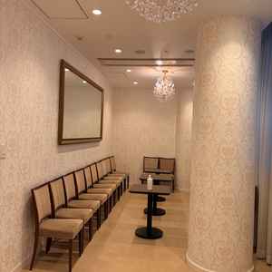 両家の待合室です。十分な広さがありました。