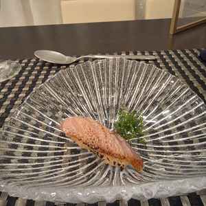 本来の試食にないメニューで大トロの炙り。このような喜びすためのサービスの充実性も感じた。