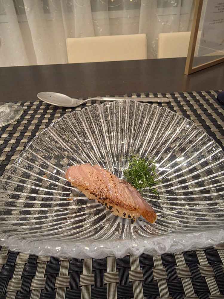 本来の試食にないメニューで大トロの炙り。このような喜びすためのサービスの充実性も感じた。