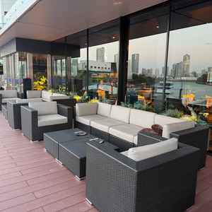 挙式会会場となるテラスの一枚。広々とした空間で、ナチュラルな感じが好きな方におすすめな挙式会場です。