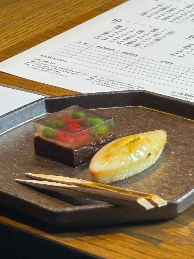 パティシエ特製の和を取り入れたお菓子と、こだわりの煎茶が上品で、特別感のある豊かな時間を楽しめました