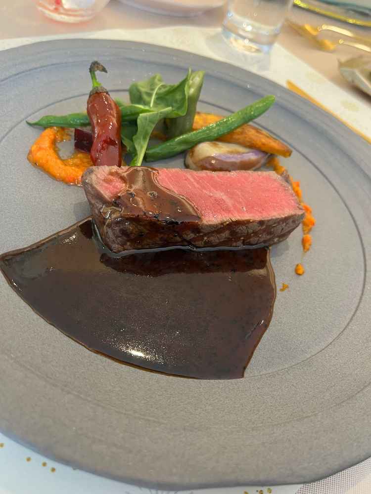 試食　メイン料理のお肉