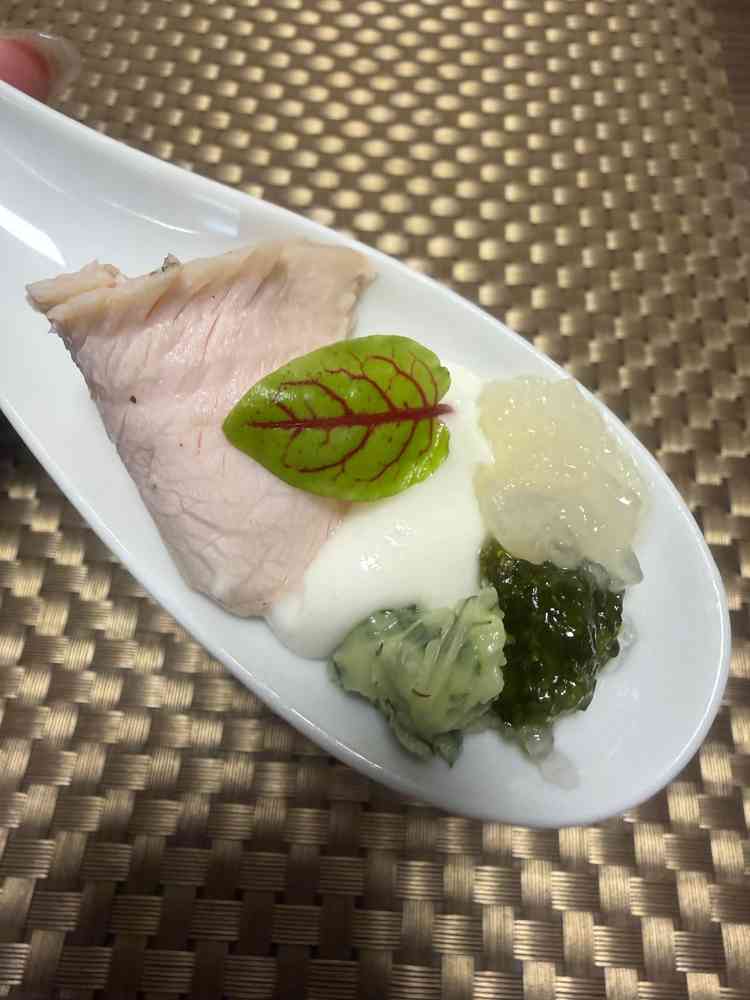 妊娠中でご配慮いただいて出して頂いたものだったのですが一口で食べてしまうのがもったいないほどでした。