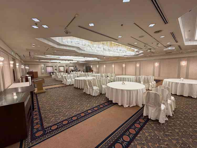 有明という120名までの披露宴会場になります。