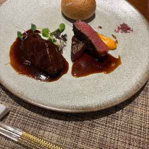 メインの肉料理は絶品でした