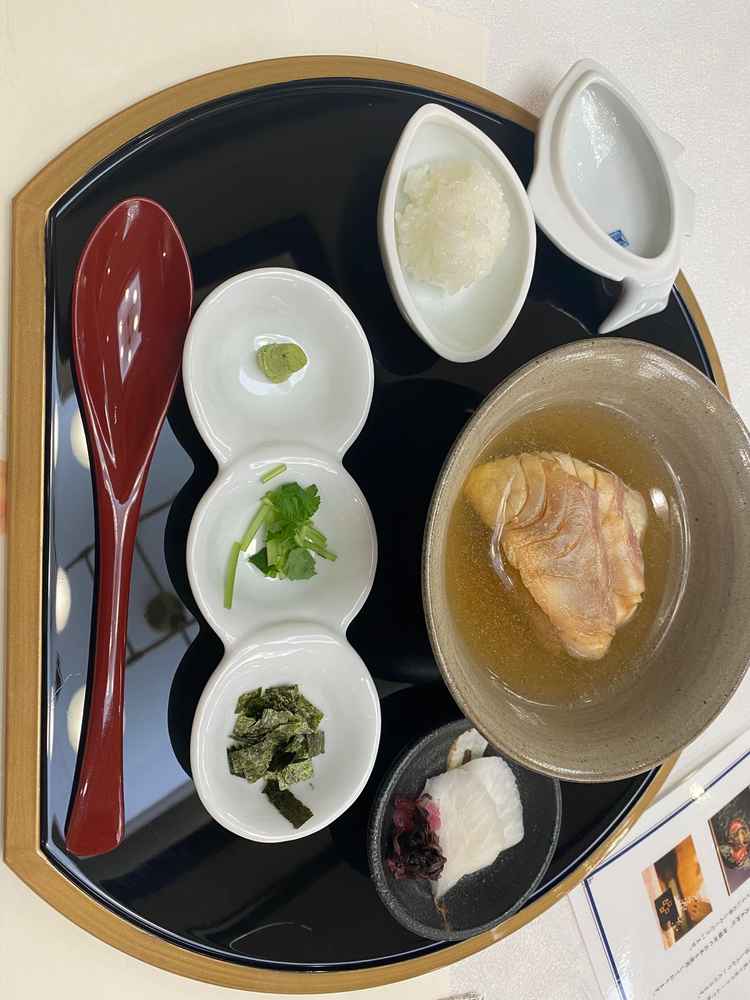 自慢の出汁と米をつかったお茶漬け。