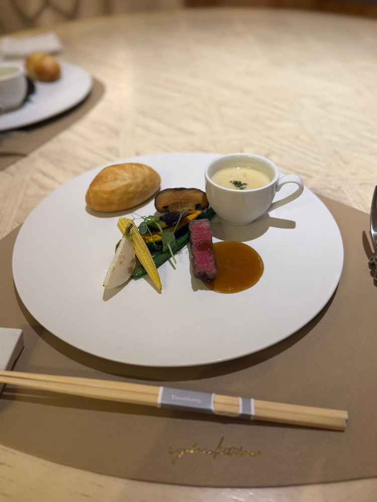 試食のプレートです。どれも美味しかったですが特にスープが美味しかったです！