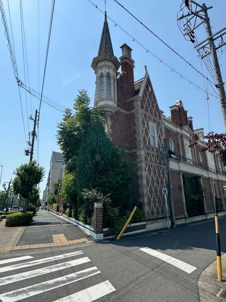 外観。お城のようで、夢に出てきそうでとっても可愛らしい印象を受けました。