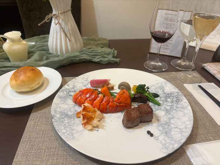 お肉やお野菜、調味料まで一つ一つシェフのこだわりを感じました。