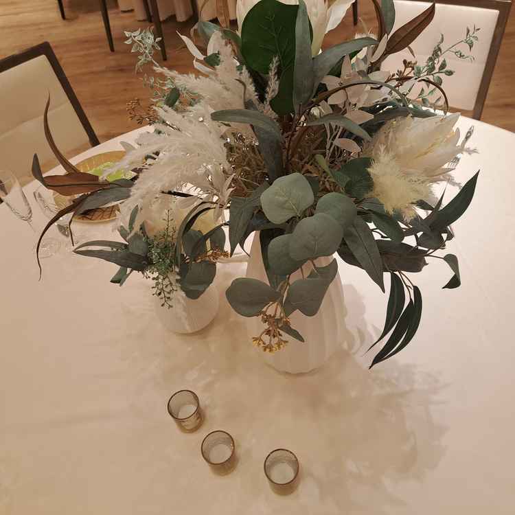 披露宴会場机上セッティング